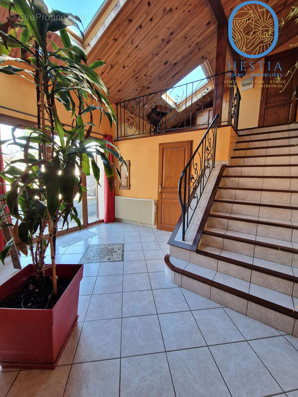 Maison à VEUREY-VOROIZE