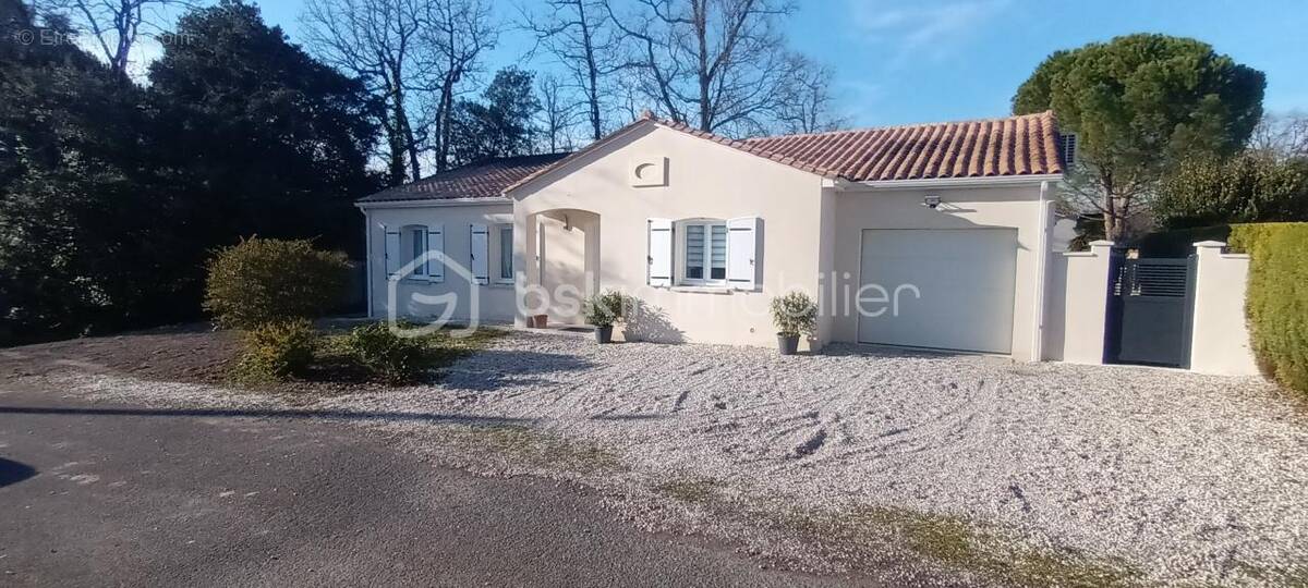 Maison à GENSAC-LA-PALLUE