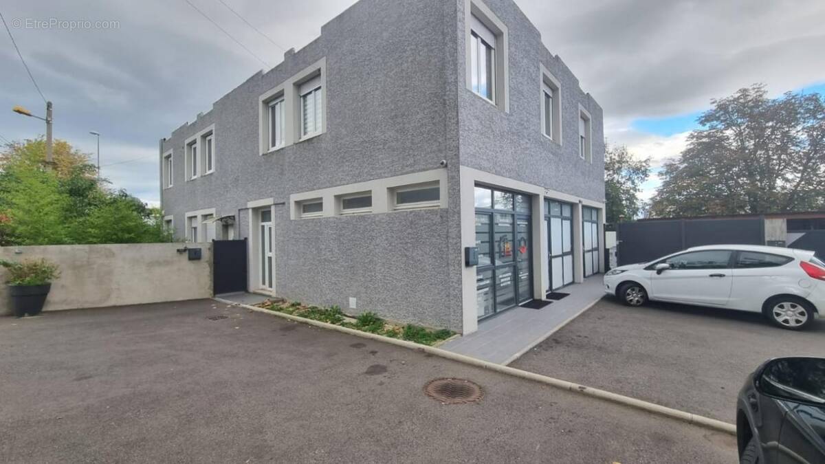 Appartement à SAINT-PRIEST-EN-JAREZ