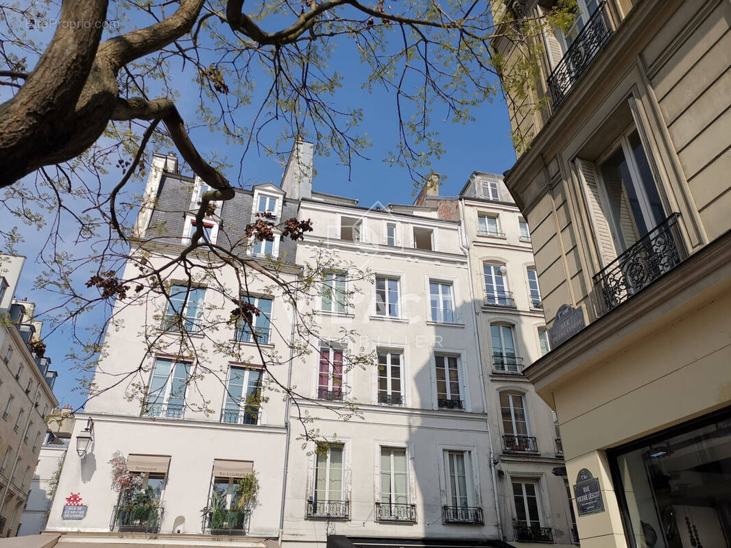 Appartement à PARIS-1E