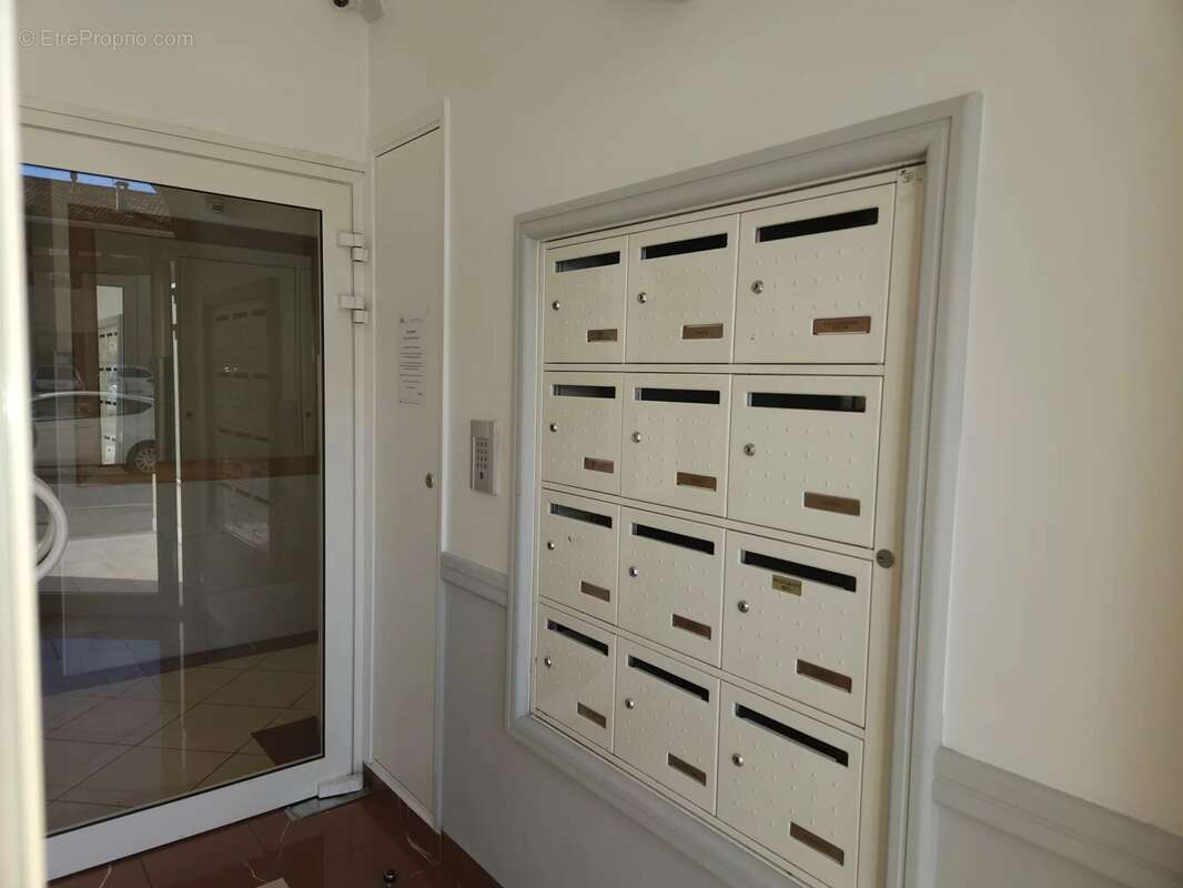 Appartement à SAINT-LAURENT-DU-VAR