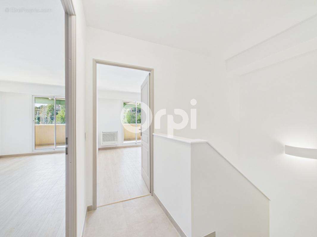 Appartement à MANDELIEU-LA-NAPOULE