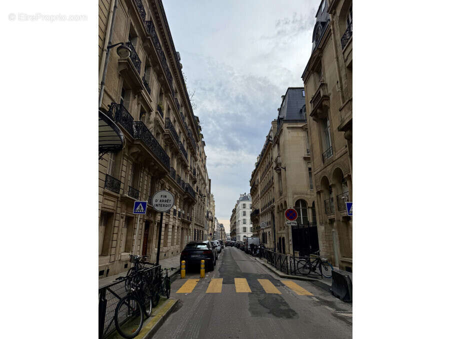 Appartement à PARIS-8E
