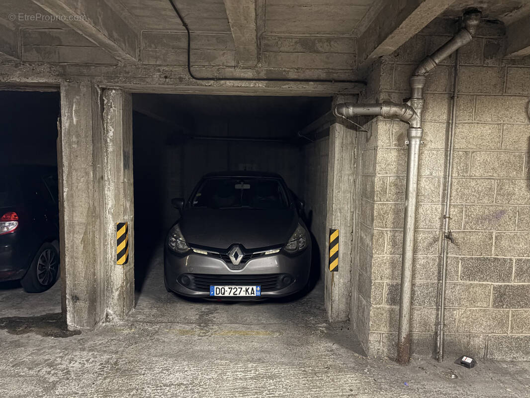 Parking à PARIS-20E