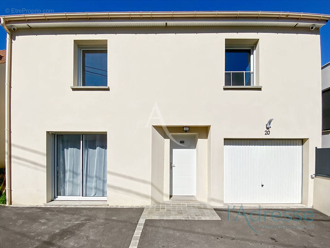 Maison à LINAS