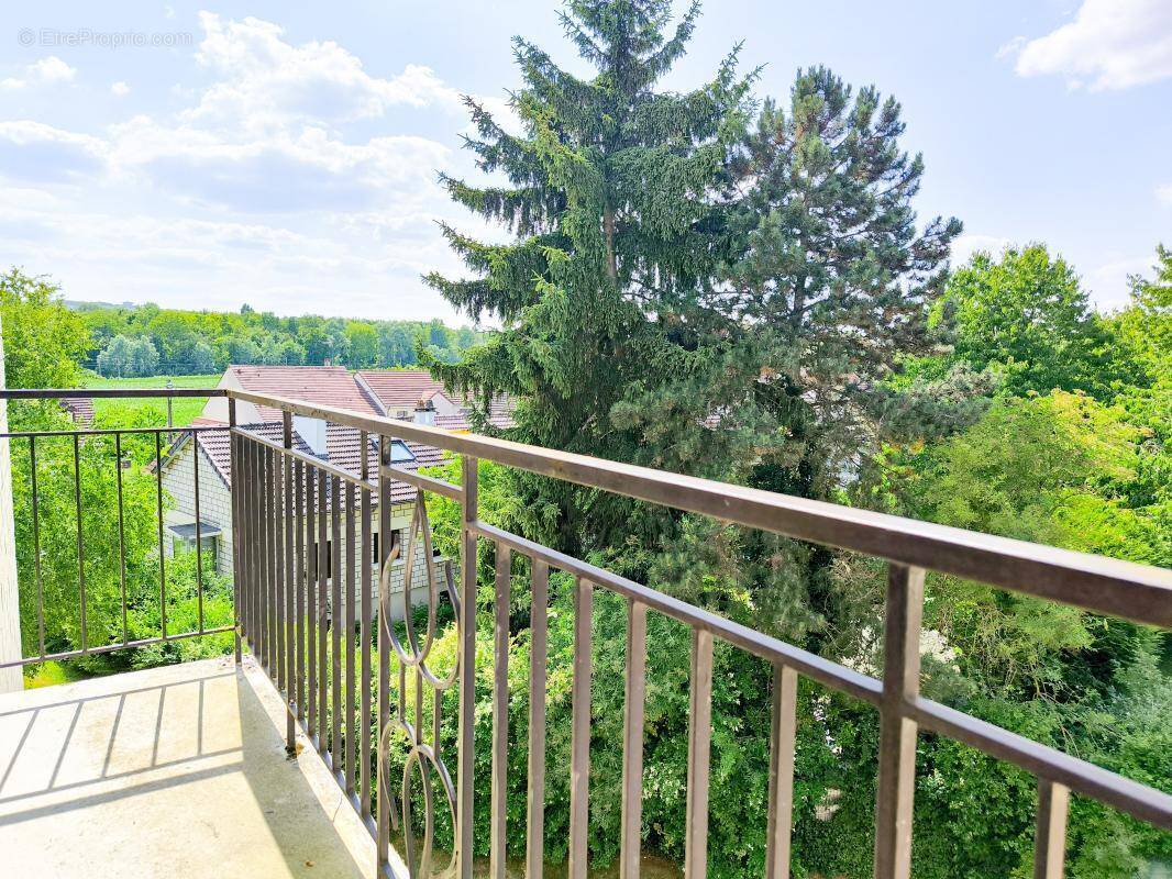 Appartement à EZANVILLE