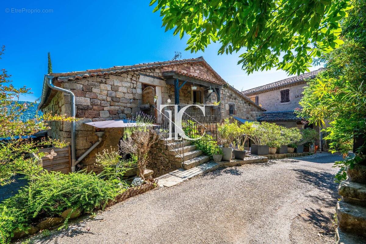 Maison à LABLACHERE