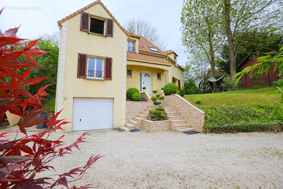 Maison à JUZIERS