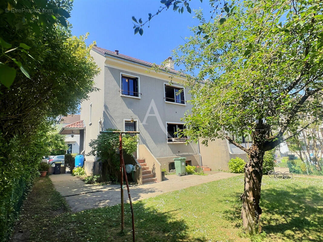 Maison à THIAIS