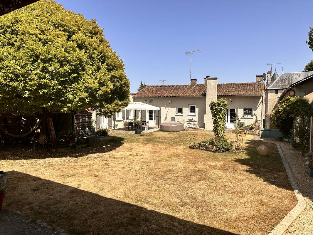 Maison à JAUNAY-CLAN