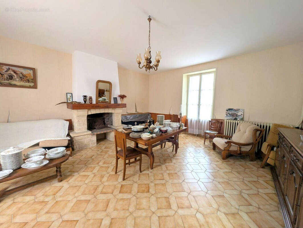Maison à MONTREUIL-BELLAY