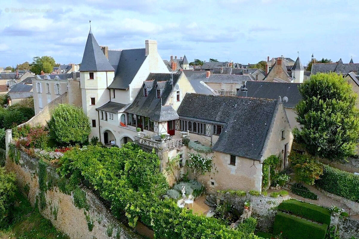 Maison à MONTREUIL-BELLAY