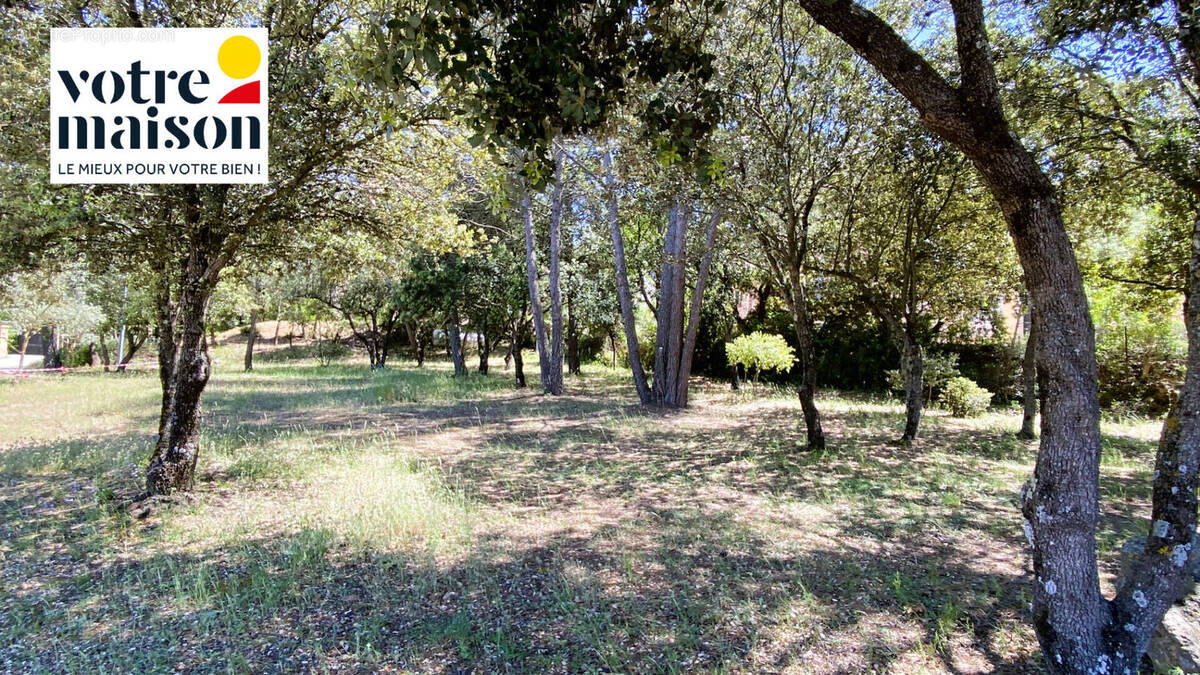 Terrain à PEYROLLES-EN-PROVENCE
