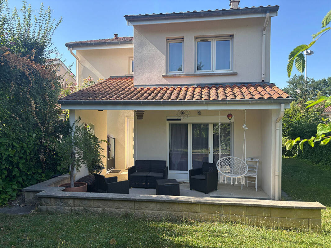 Maison à PERONNAS