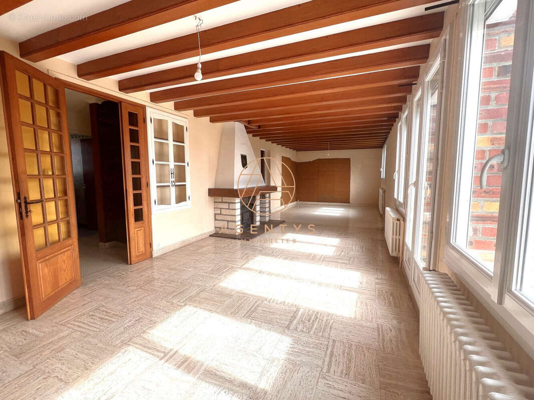 Maison à MANDRES-LES-ROSES