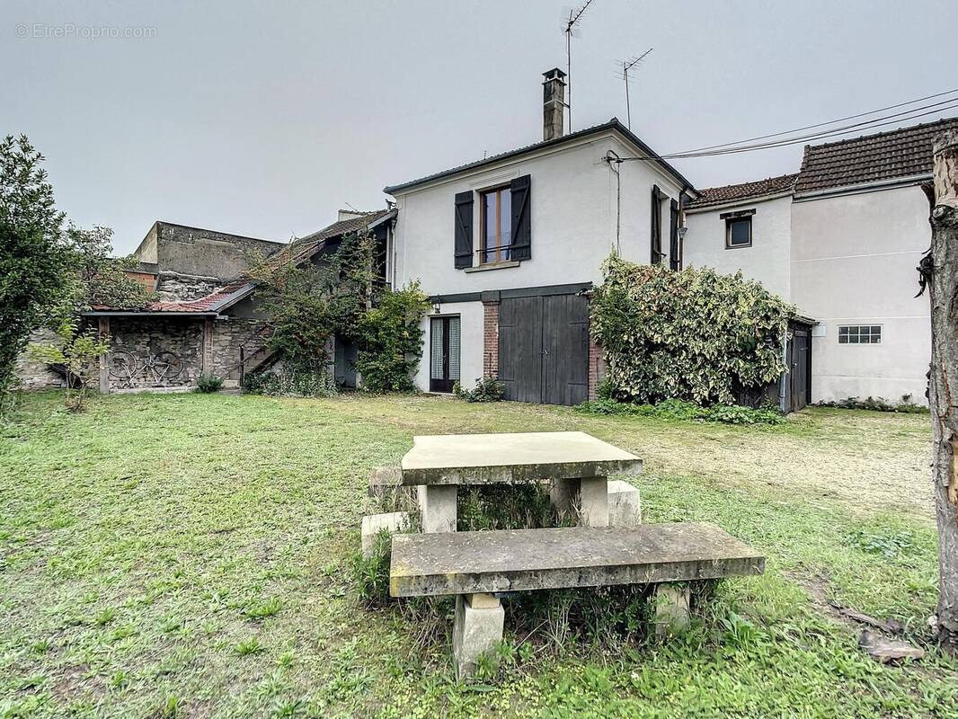 Photo 1 - Maison à SAINT-MAUR-DES-FOSSES