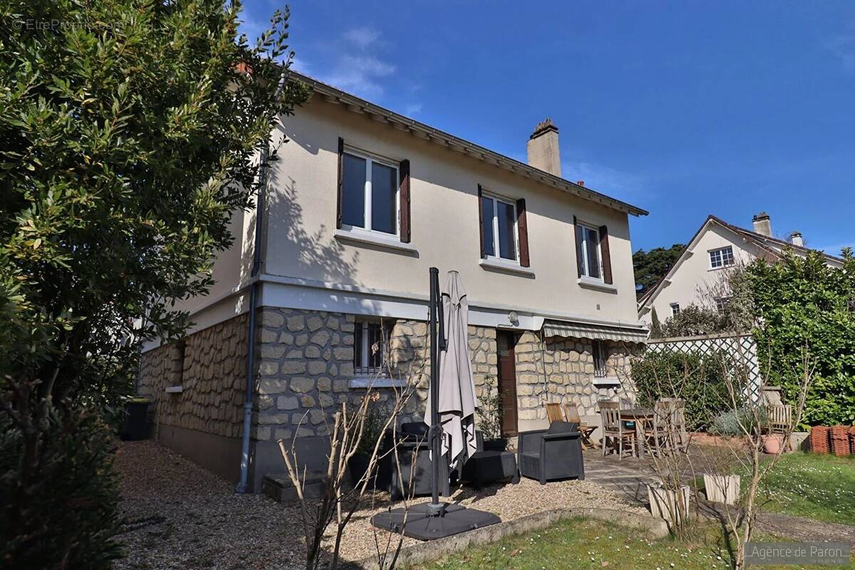 Maison à VERRIERES-LE-BUISSON