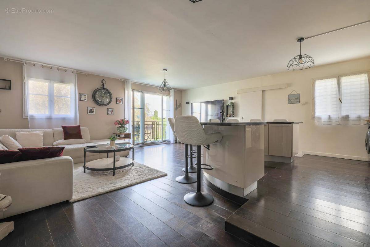 Appartement à VILLENEUVE-LA-GARENNE