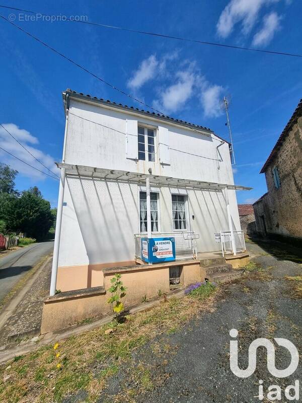 Photo 1 - Maison à SAINT-JUIRE-CHAMPGILLON