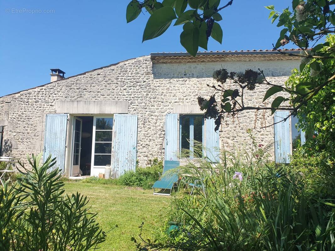 Maison à COZES
