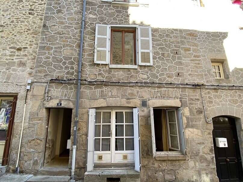 Maison à EYMOUTIERS