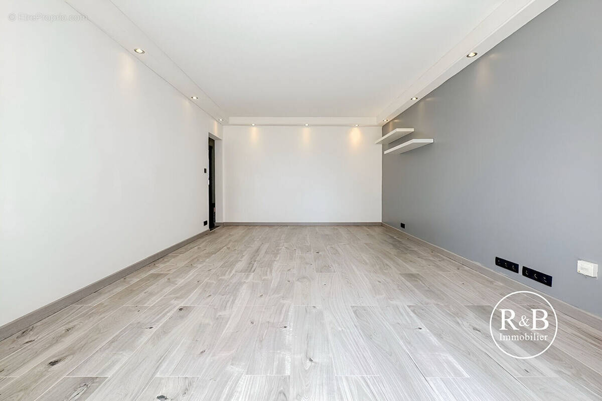 Appartement à LES CLAYES-SOUS-BOIS