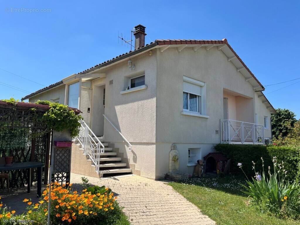 Maison à RUFFEC