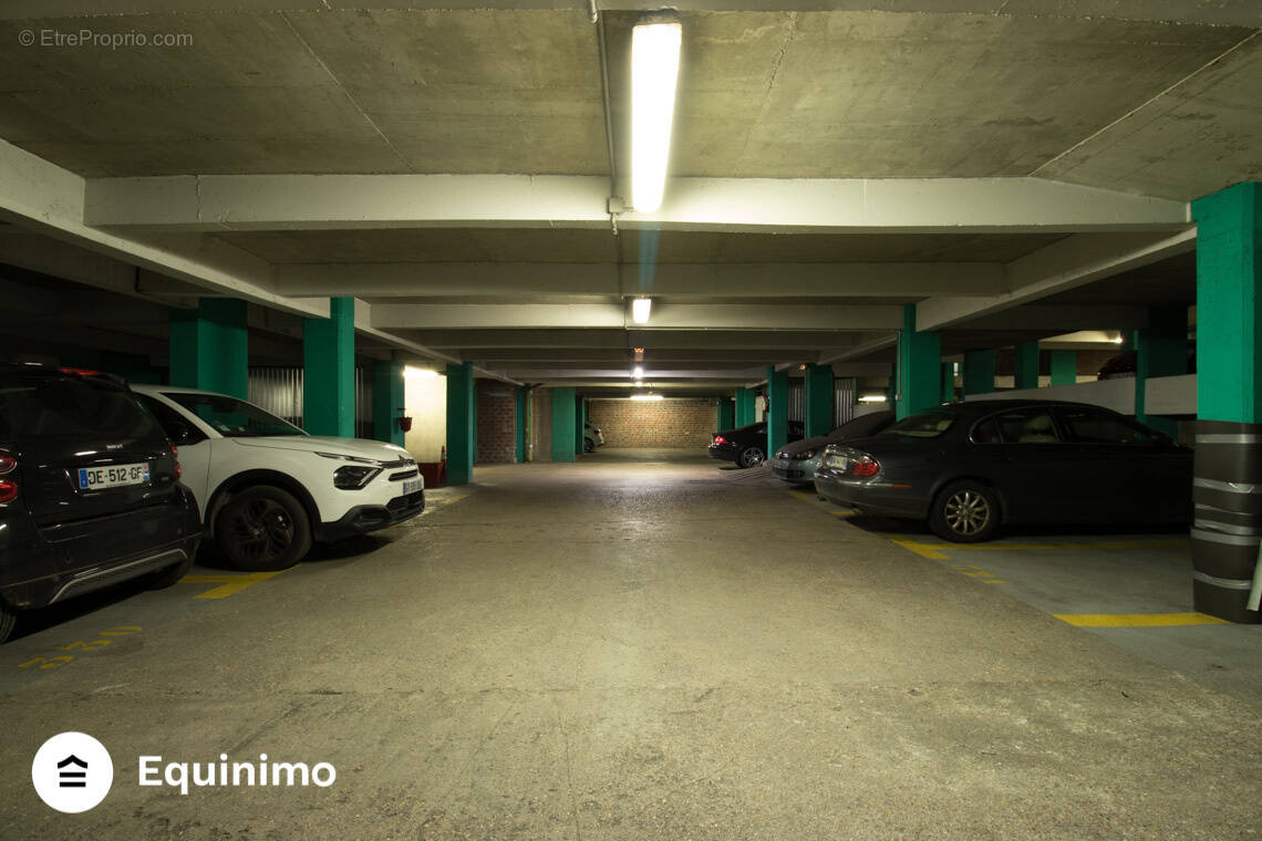 Parking à PARIS-14E