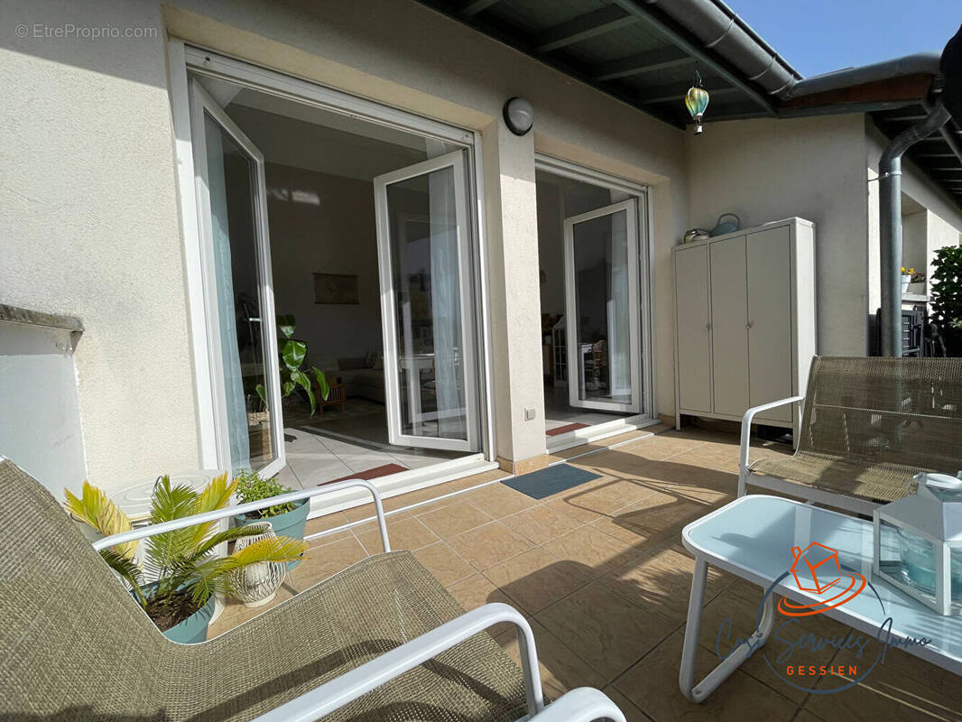 Appartement à SERGY