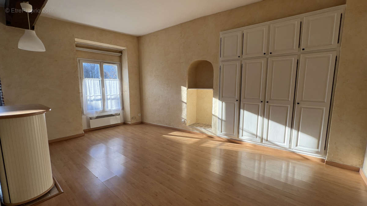 Appartement à NEAUPHLE-LE-CHATEAU