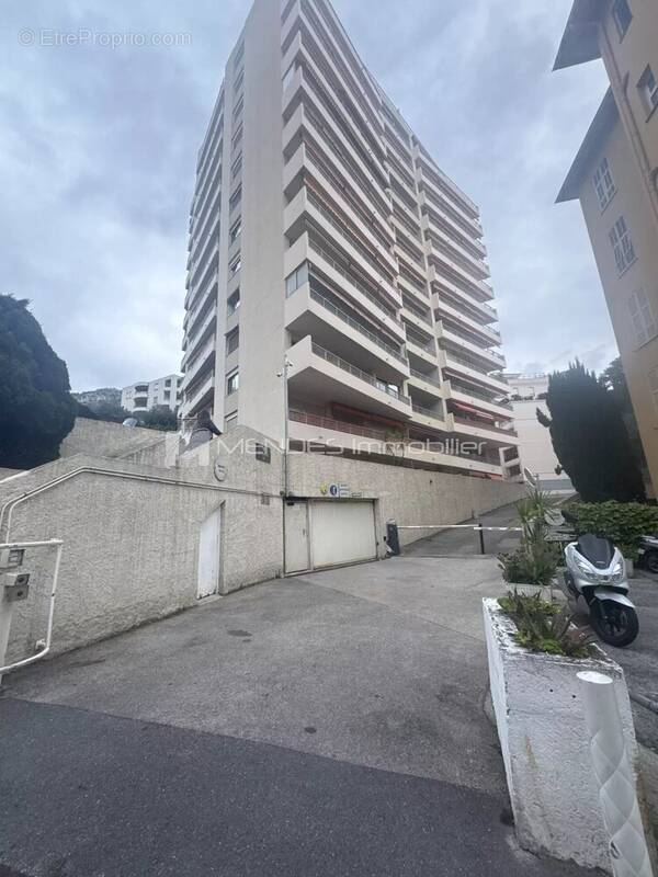 Parking à BEAUSOLEIL