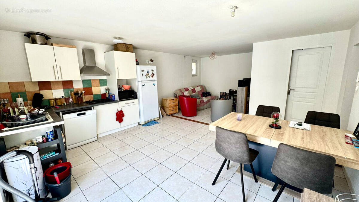 Appartement à ENTRAIGUES-SUR-LA-SORGUE