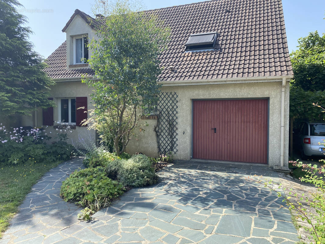 Maison à SAINTE-GENEVIEVE-DES-BOIS