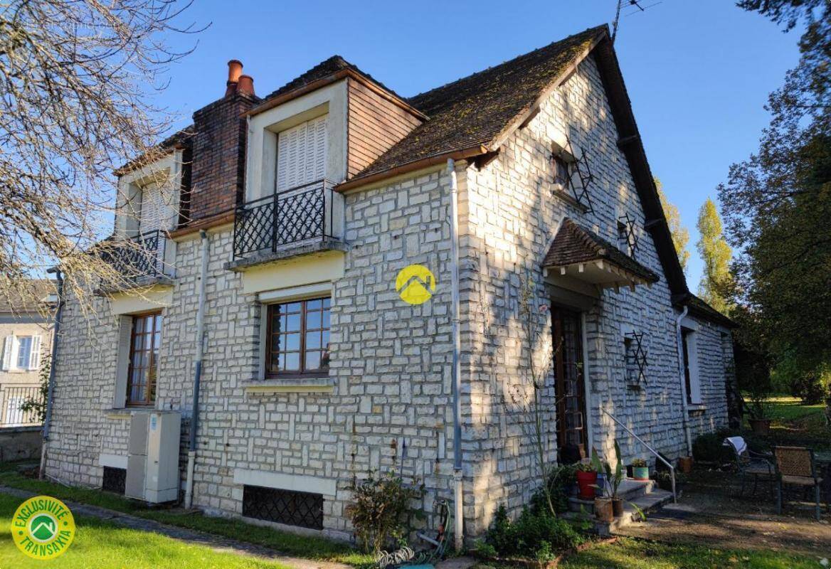 Maison à LA GUERCHE-SUR-L&#039;AUBOIS