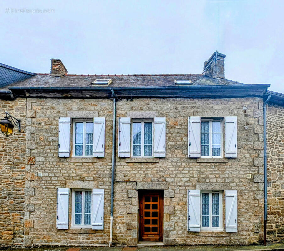Maison à QUINTIN