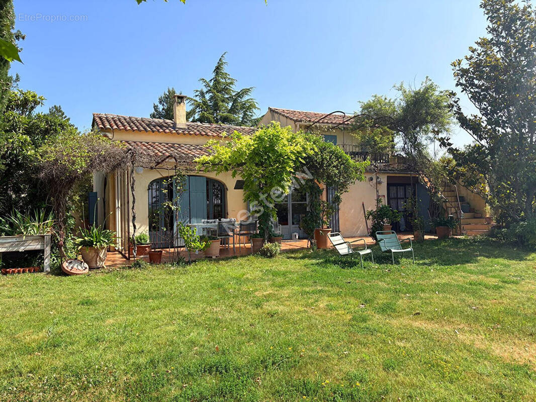 Maison à CUCURON
