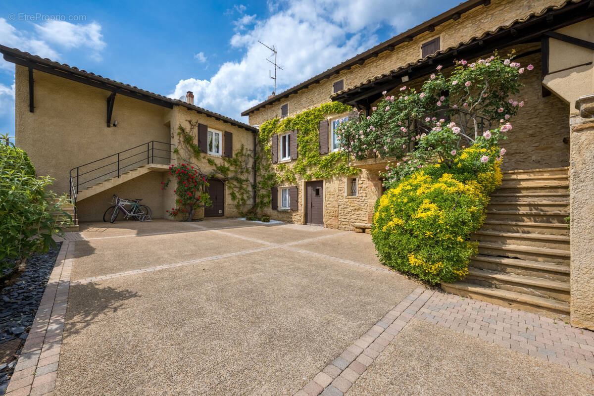 Maison à LACENAS