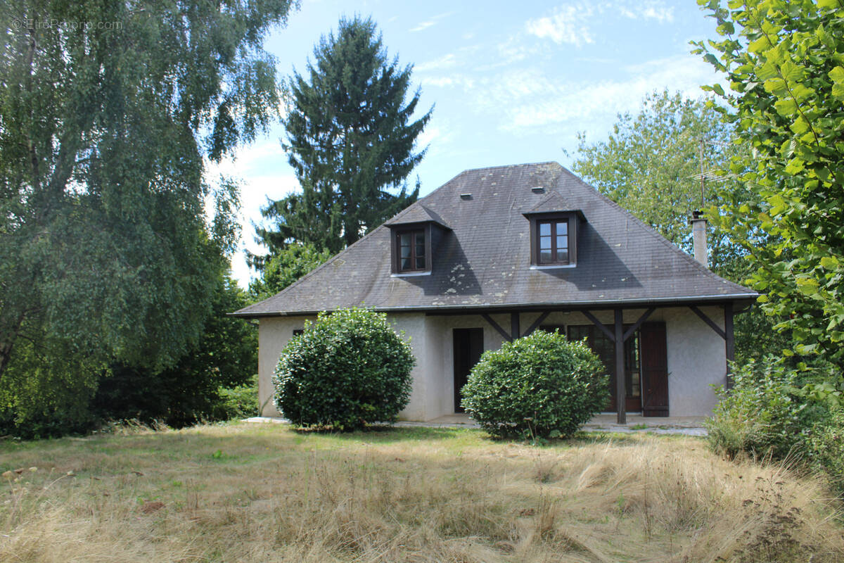 Maison à ALBUSSAC