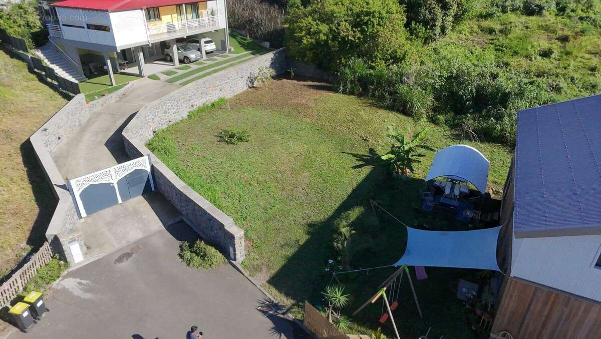 Terrain à ENTRE-DEUX