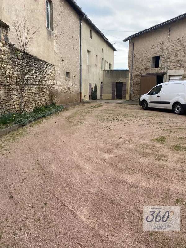 Maison à CLUNY