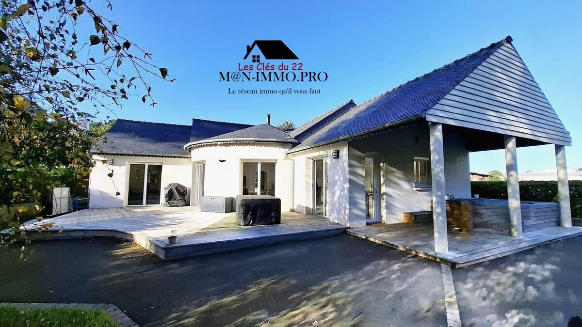 Maison à TREDREZ-LOCQUEMEAU