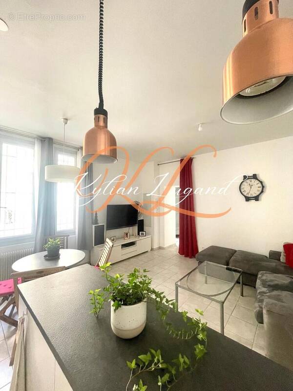 Photo 1 - Appartement à MONTBAZIN