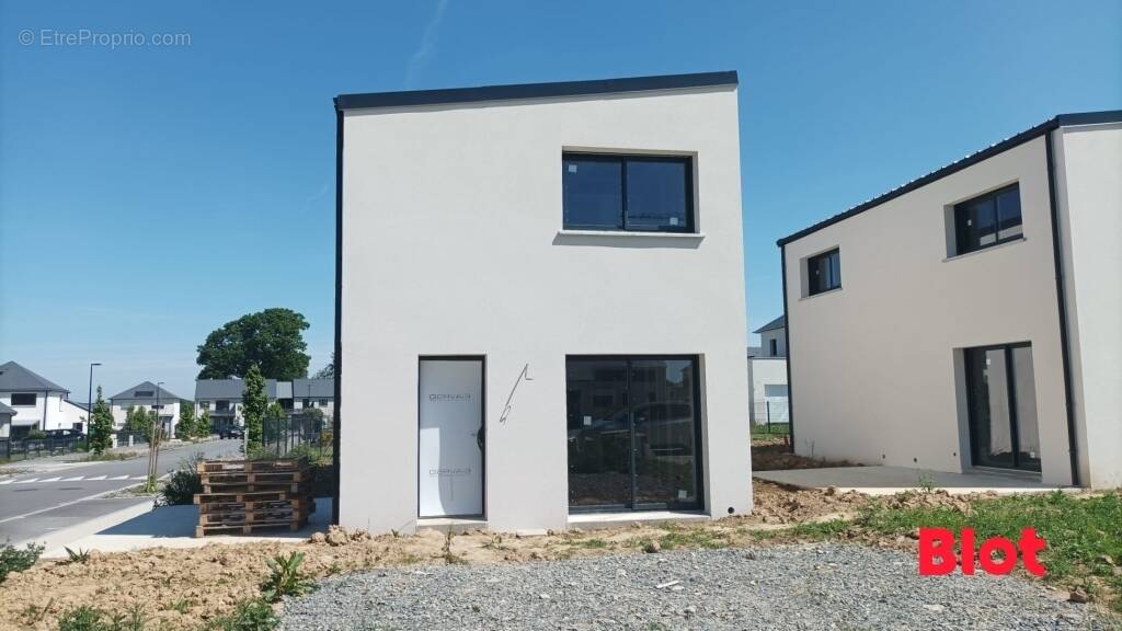 Maison à ETRELLES