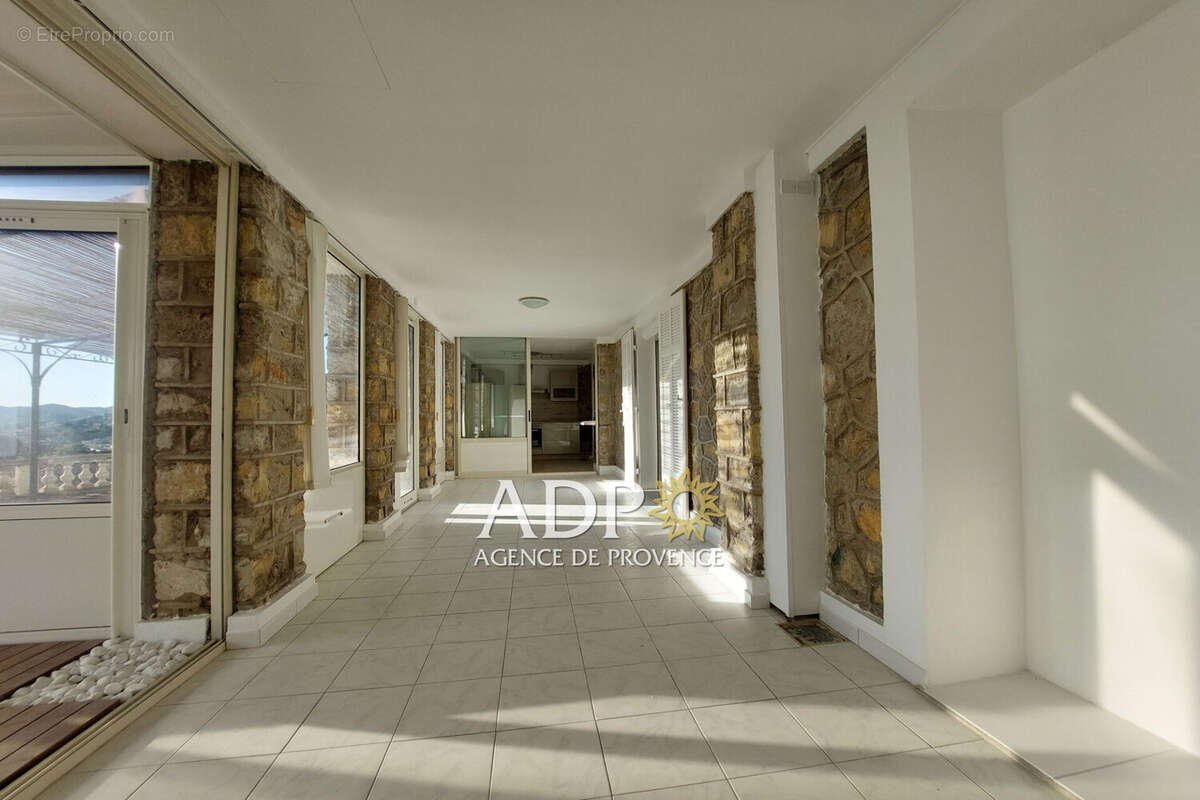 Appartement à MANDELIEU-LA-NAPOULE