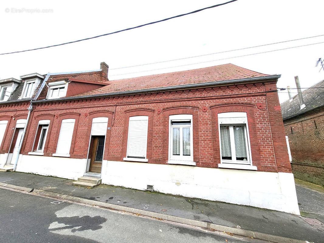 Maison à FONTAINE-AU-PIRE