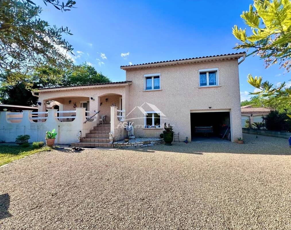 Maison à SAINT-JULIEN-LES-ROSIERS