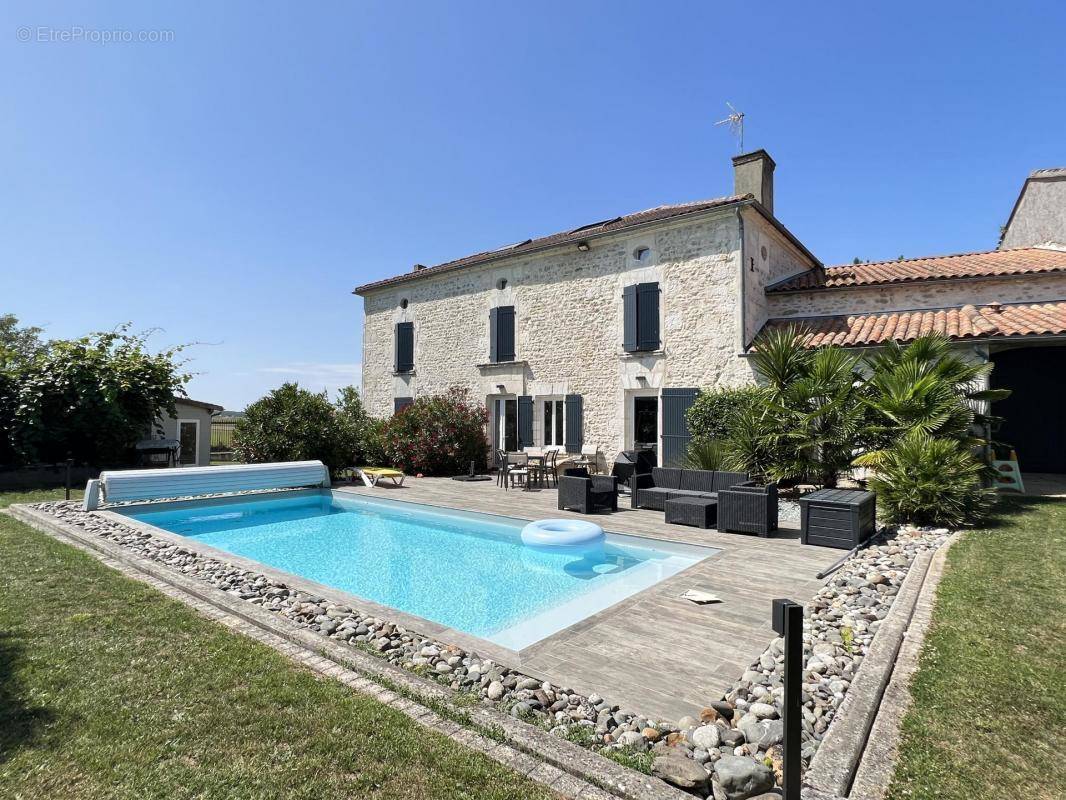 Maison à FLEAC