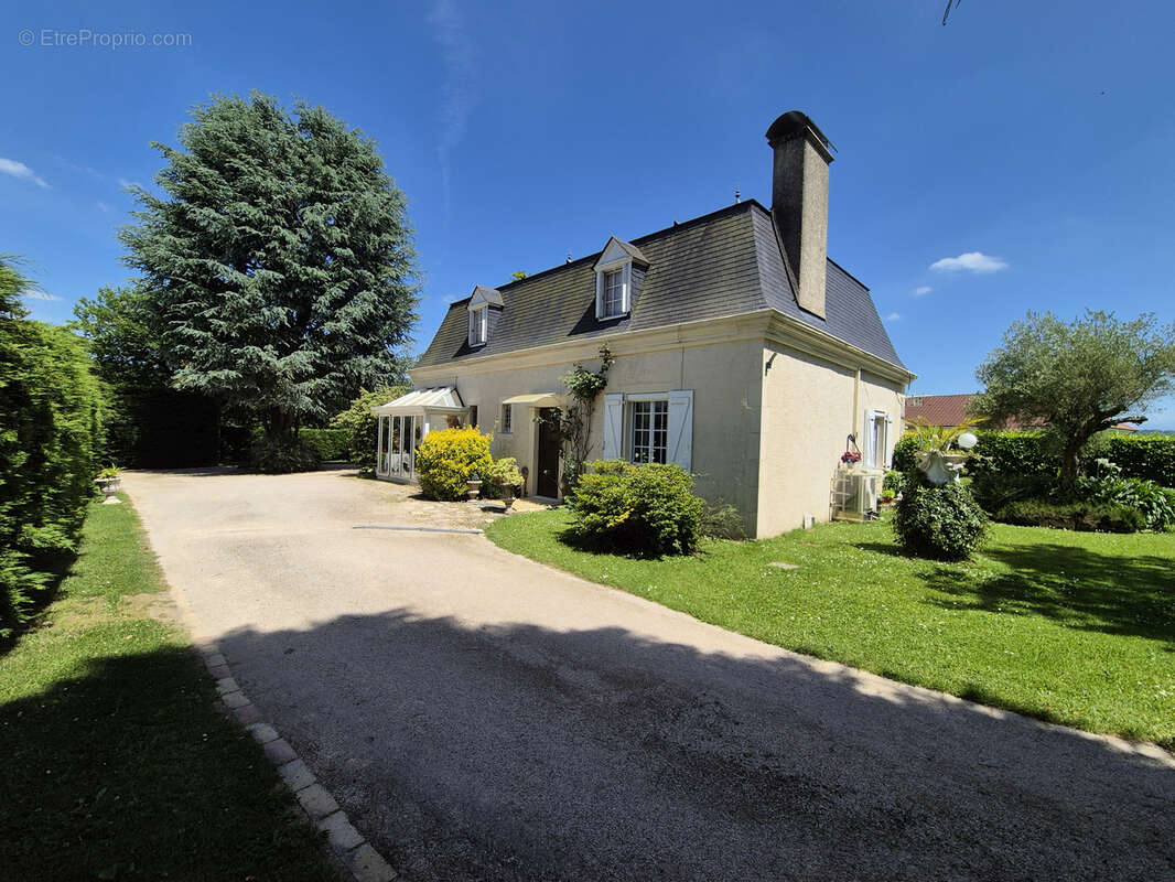 Maison à PONTACQ