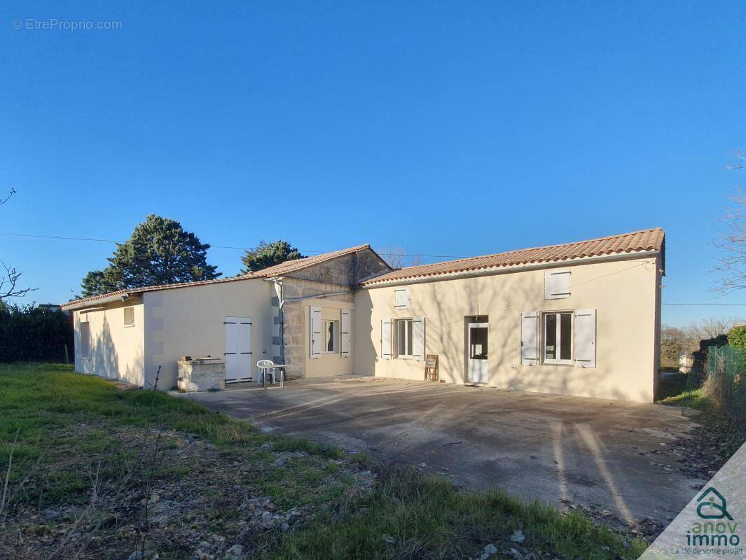 Maison à GARAT