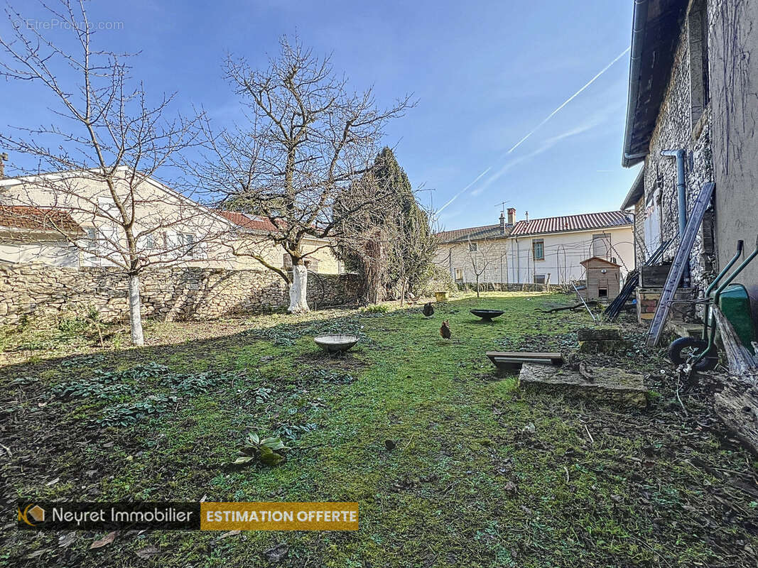 Maison à LUCENAY